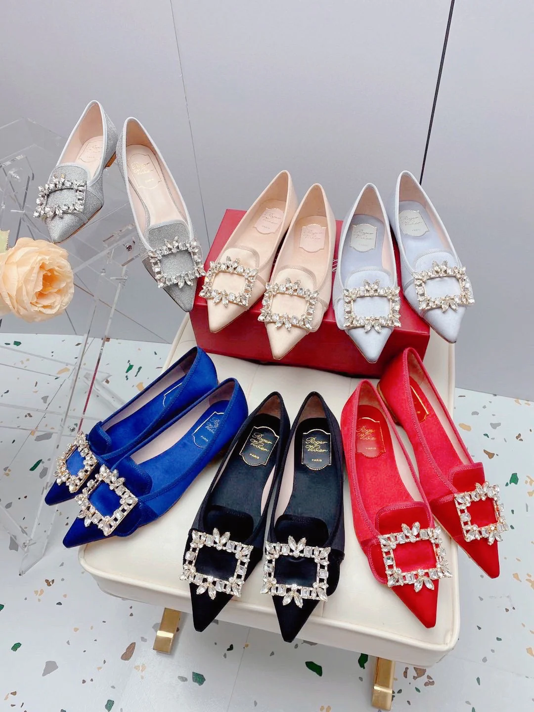 Обувь RV Shoes - Новинки ранней весны 2023 года - Серия обуви Snowflake Buckle - Изображение коллекции