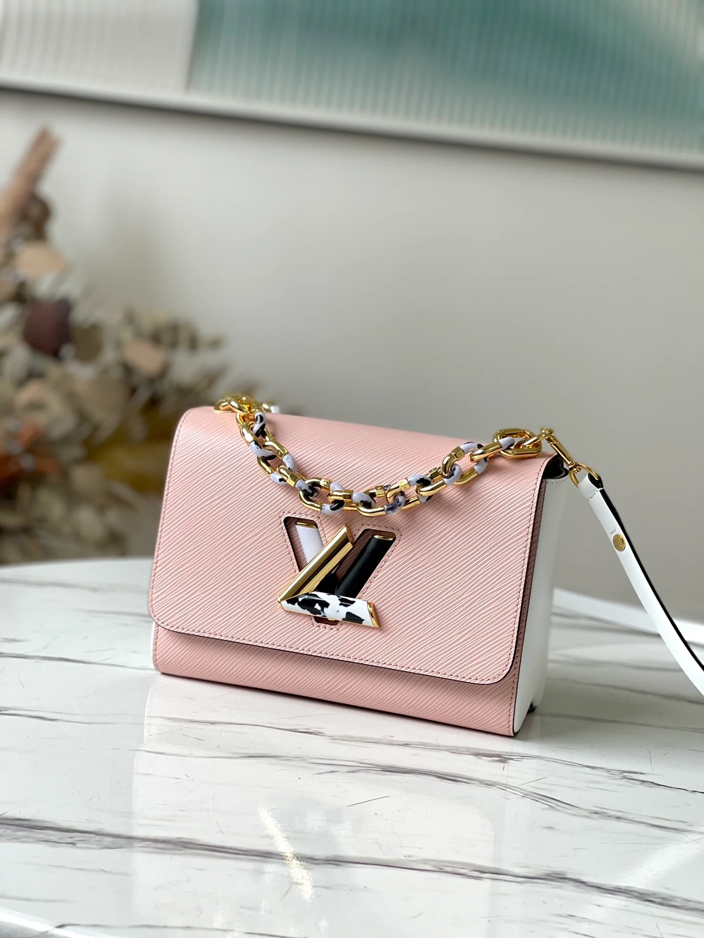 m58715-LV-twist-medium handbag-pink