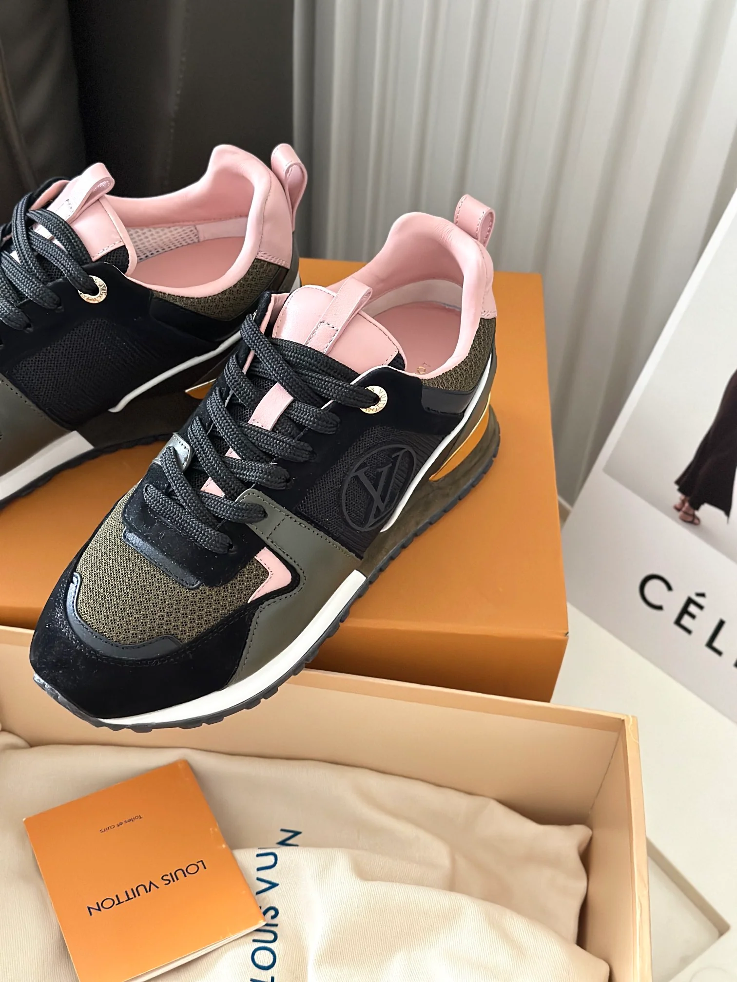 Кроссовки LV Runaway - армейский розовый с зеленым оттенком