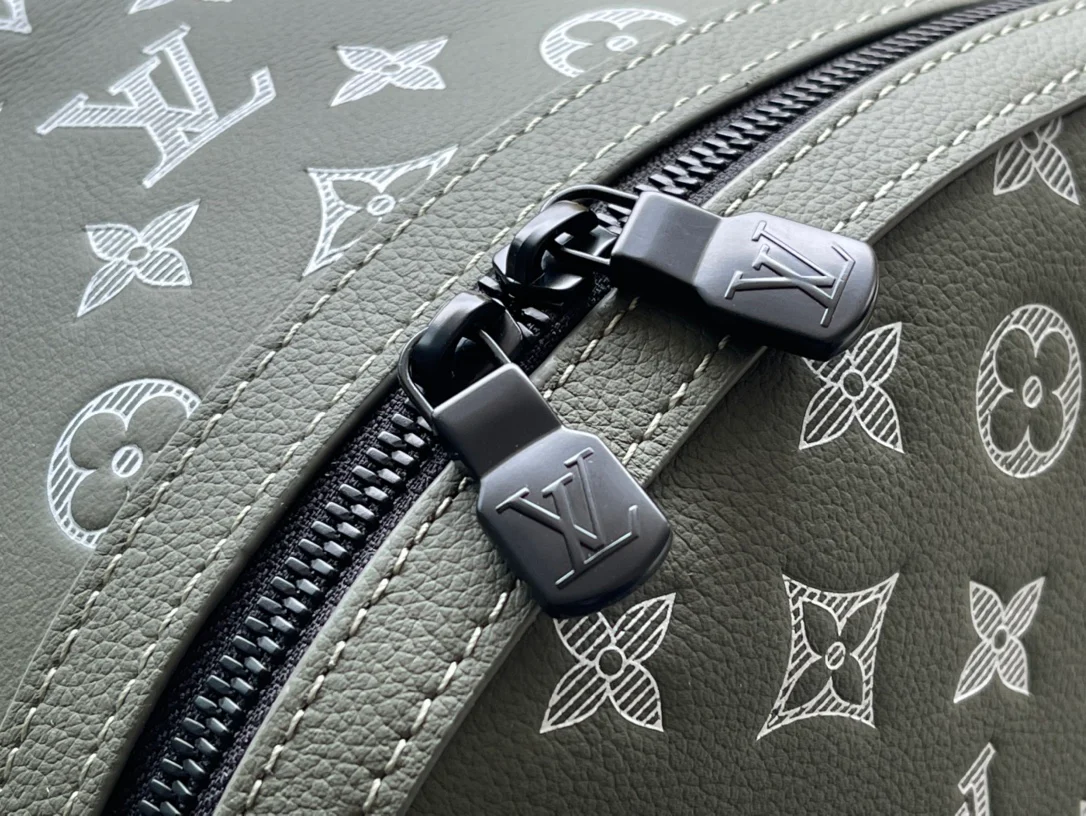 Рюкзак LV Discovery Small с рельефным рисунком - зеленый