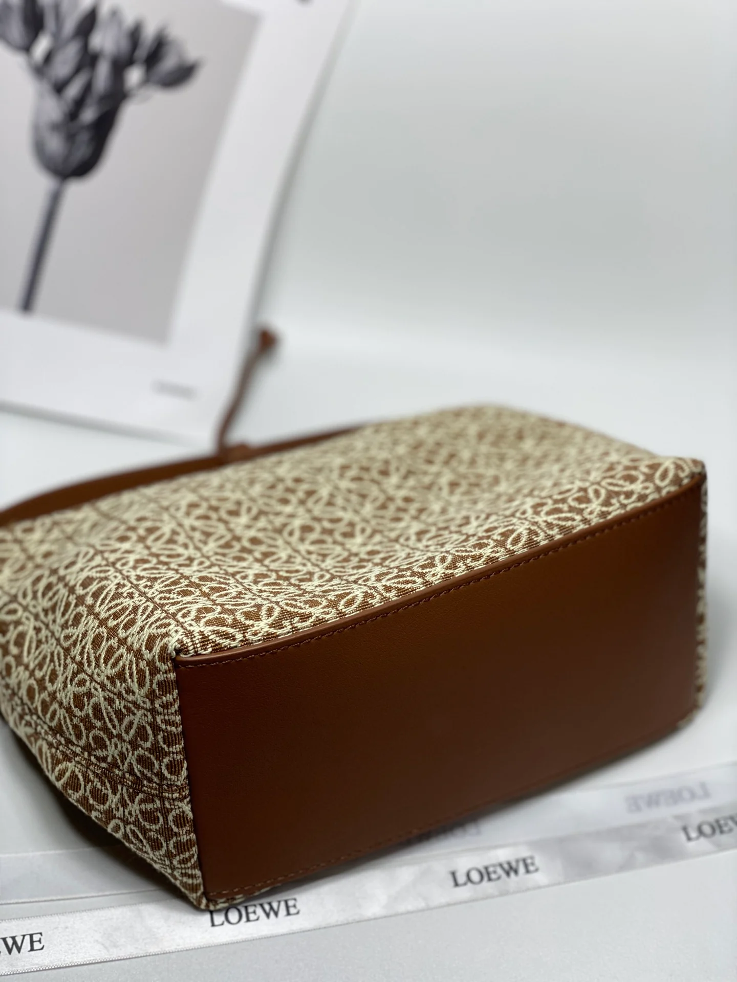 Сумка Loewe Cubi - жаккардовая телячья кожа - маленькая - коричневая