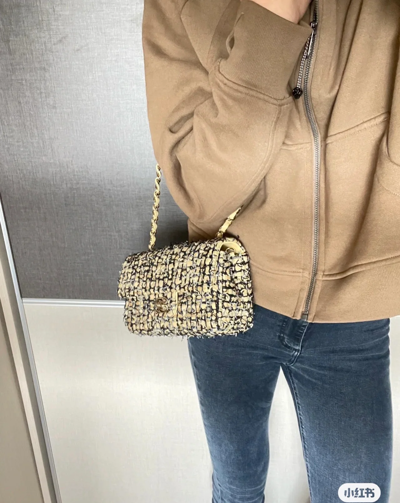 Лимитированная серия Chanel 2022 года, шерстяная сумка с клапаном - 20 см