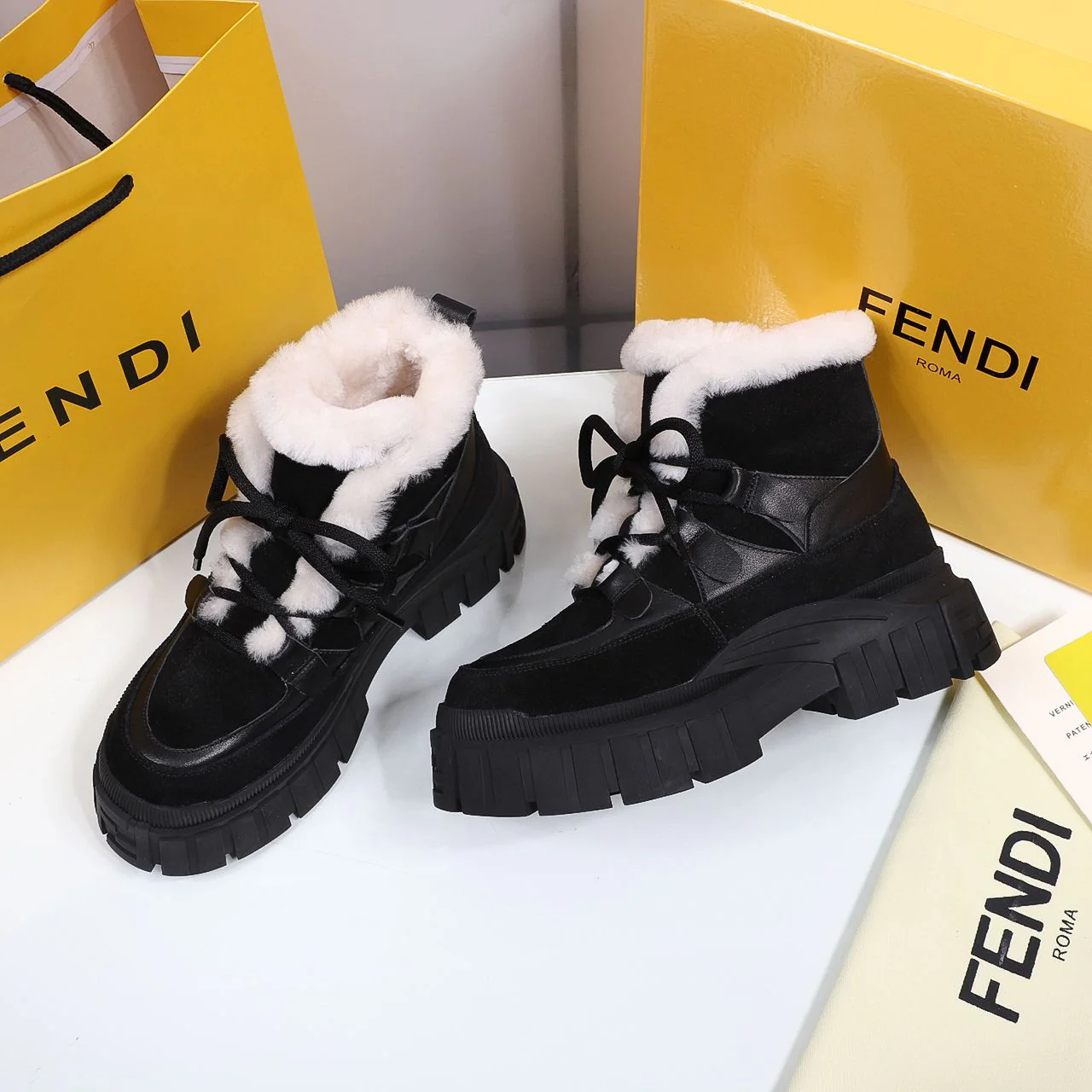 Fendi - Меховые сапоги - Черные