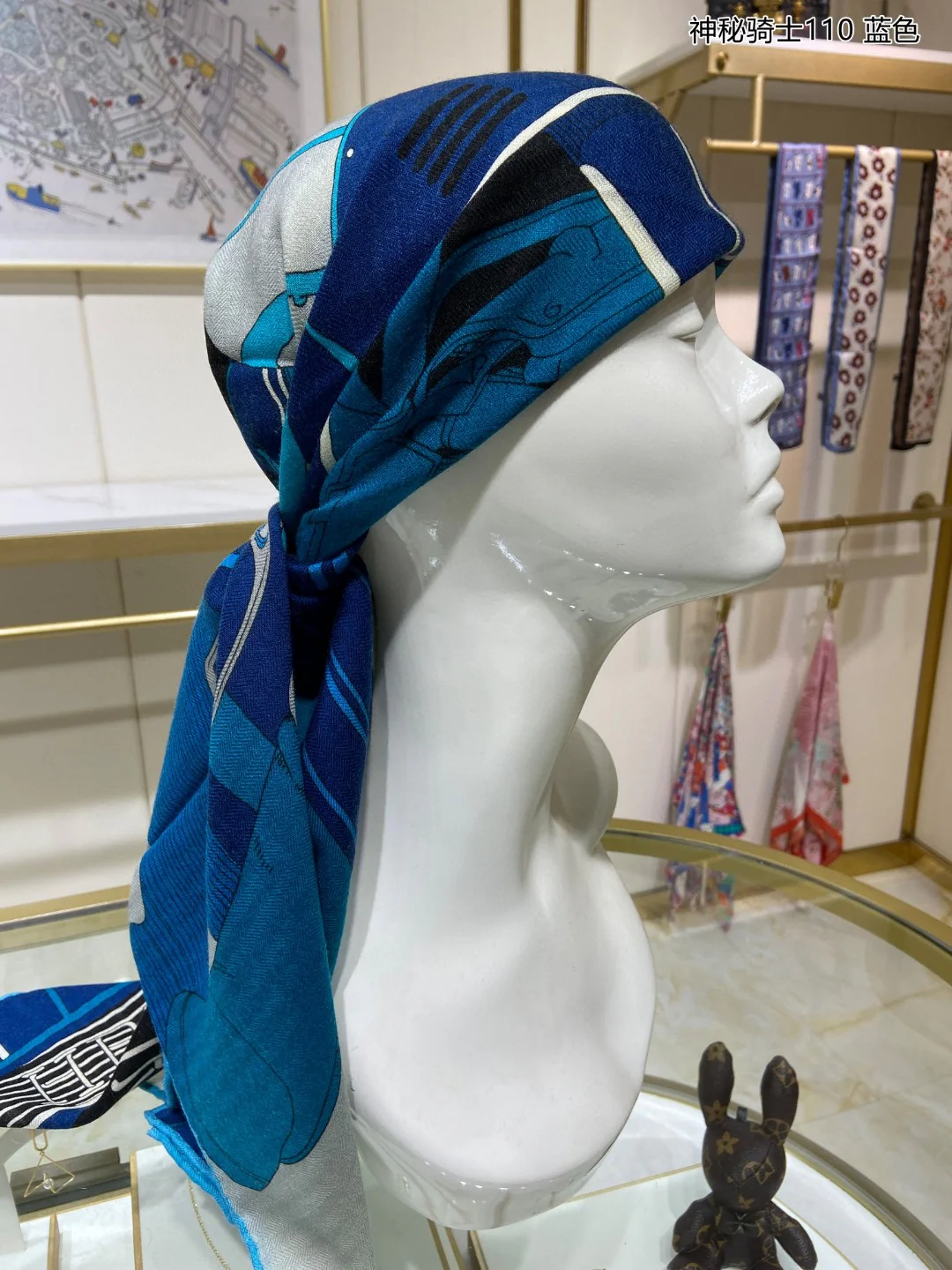 Шарф Hermes ?Таинственный рыцарь? — 110 см — 70% кашемир — 30% шелк