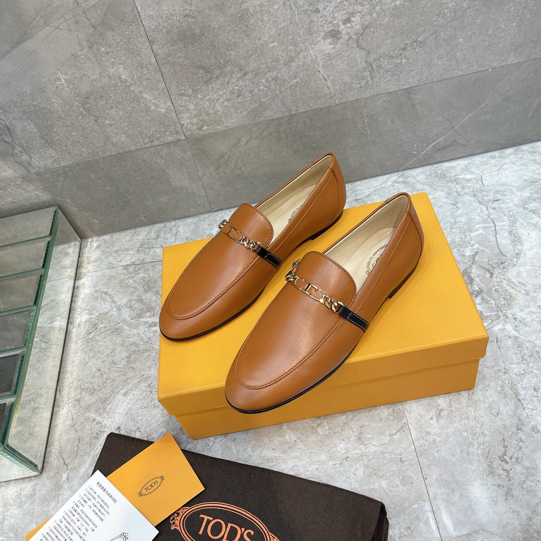 Tods - Сдержанные лоферы с тонкой цепочкой