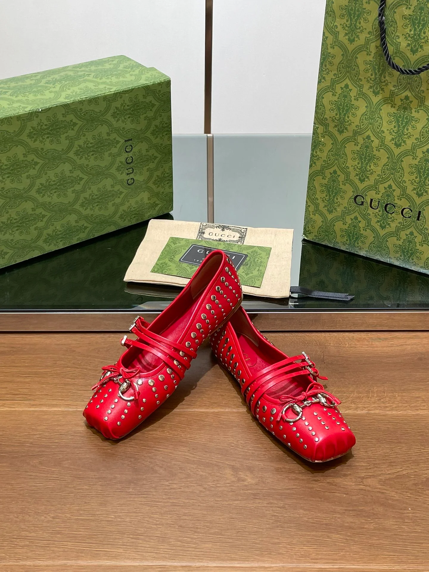 Туфли Gucci 2024 Studded Barre Shoes - красные