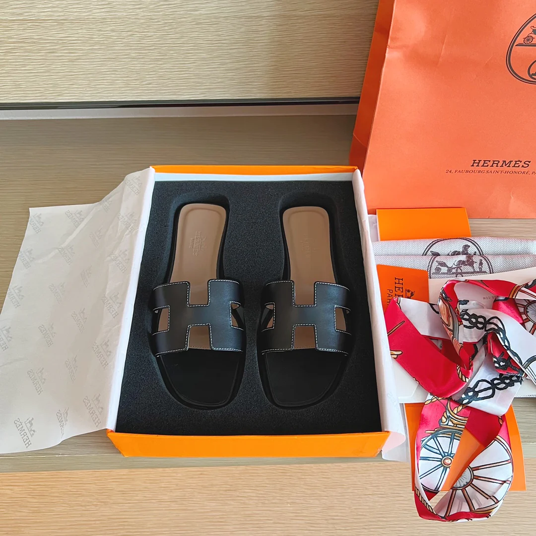 Классические домашние тапочки Hermes с буквой H - однотонная кожа - черно-коричневые