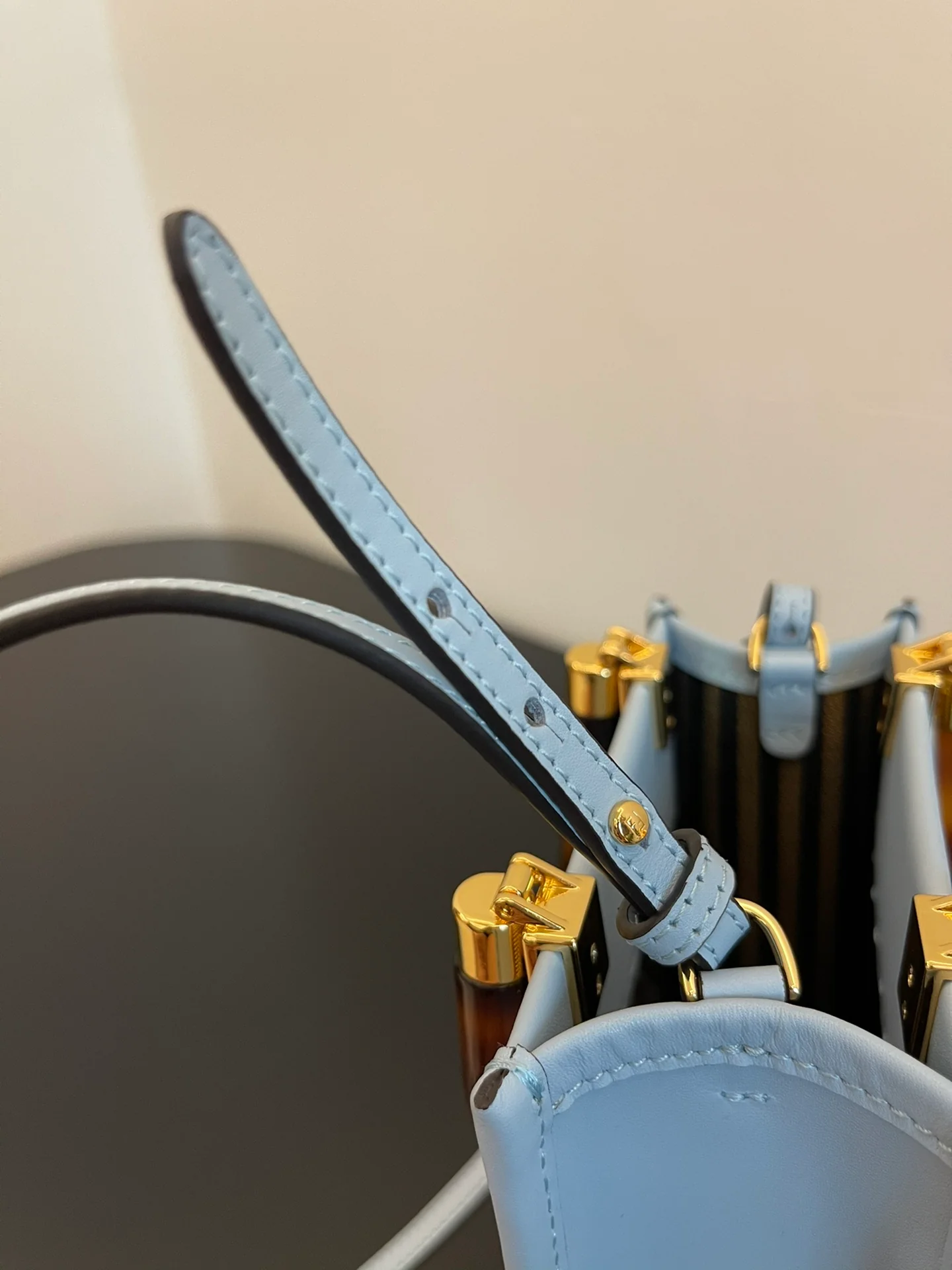 Сумка-тоут Fendi Sunshine - Мини - Светло-голубая