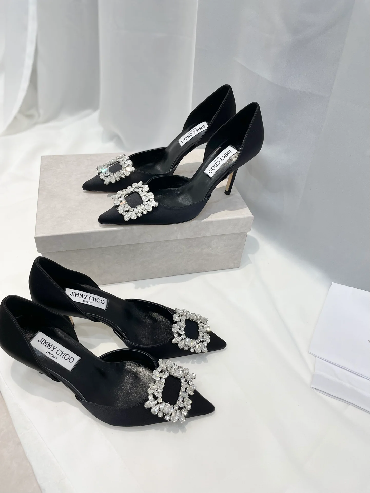 Серия Jimmy Goddess - Туфли на высоком каблуке с бриллиантовой пряжкой - Черные - 1