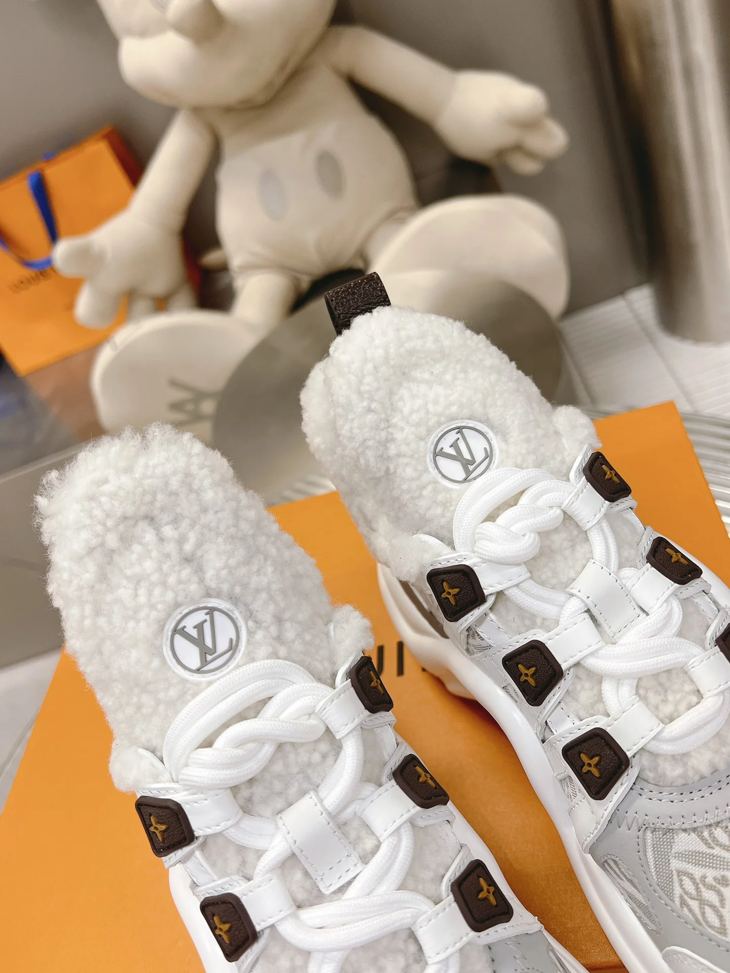 LV - Массивные туфли из шелковой кожи - Бело-серые