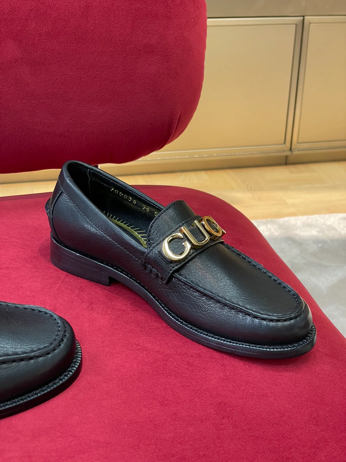 Новинка сезона осень/зима 2022 от Gucci - Лоферы - Черные