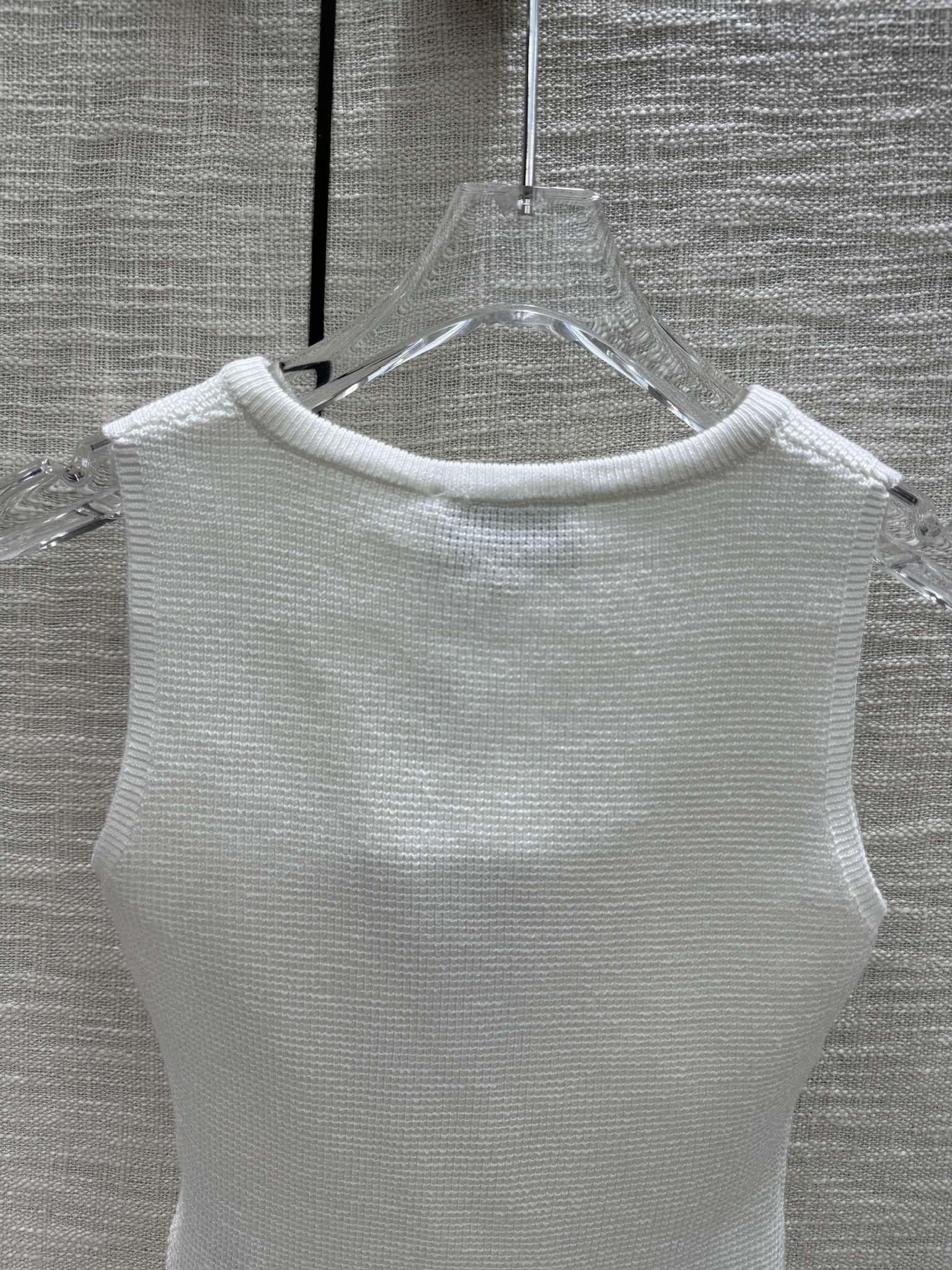 Вязаный жилет Chanel 2403 Graffiti с V-образным вырезом