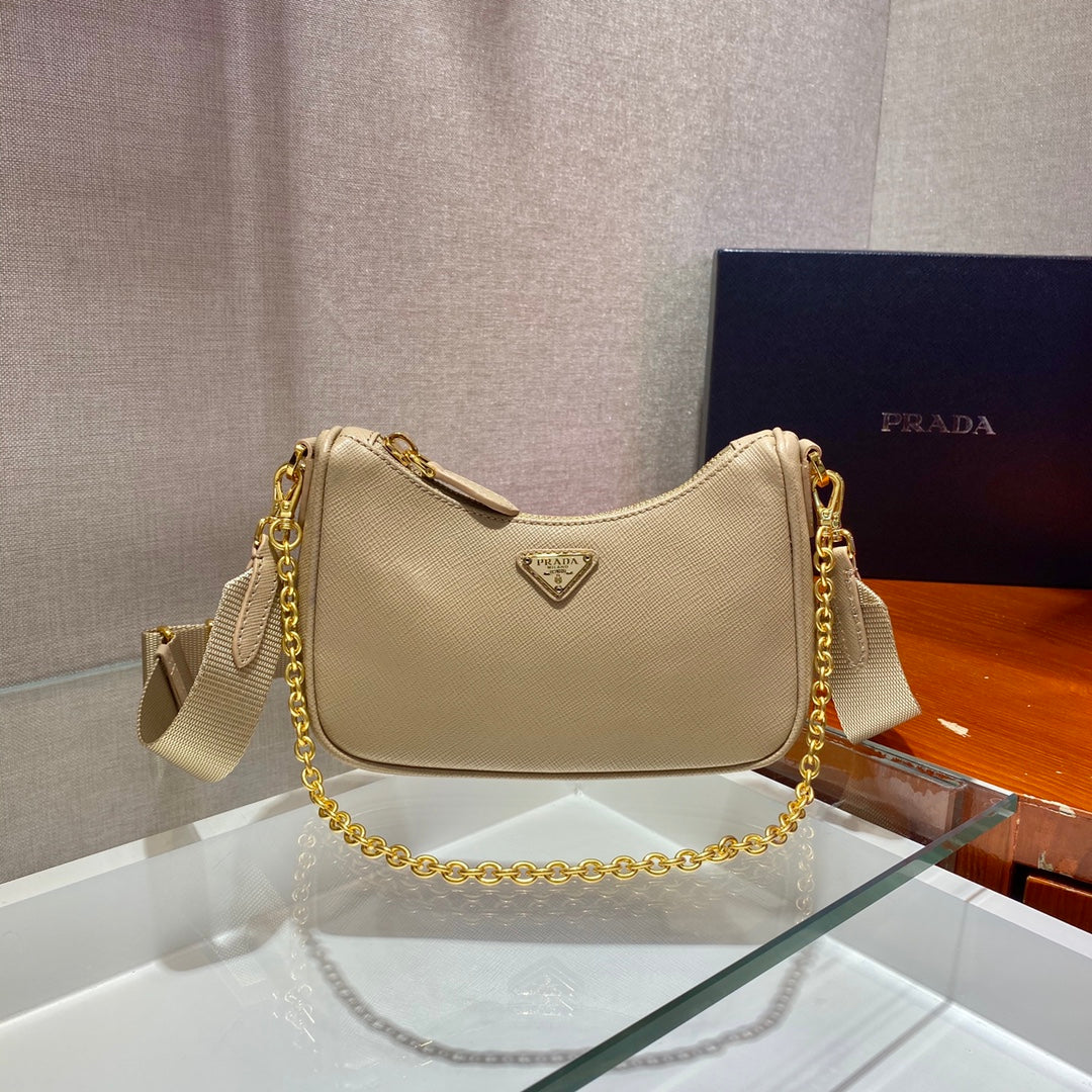 Мини-сумка-хобо Prada, абрикосовая золотая цепочка