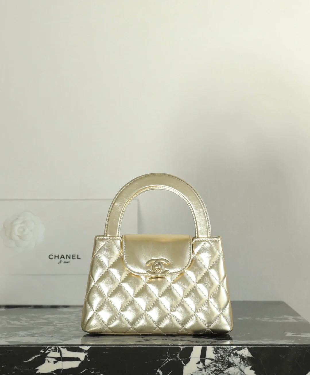 Большая сумка Chanel 25a Kelly на цепочке, цвет шампанского.