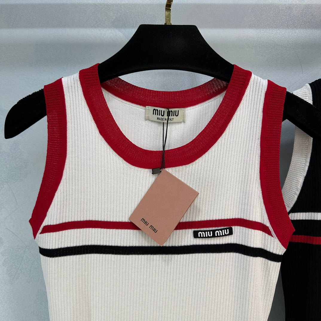 Miu Miu-2404 - Приятный для кожи жилет из шелкового хлопка с круглым вырезом и полосатым дизайном в стиле колор-блок.
