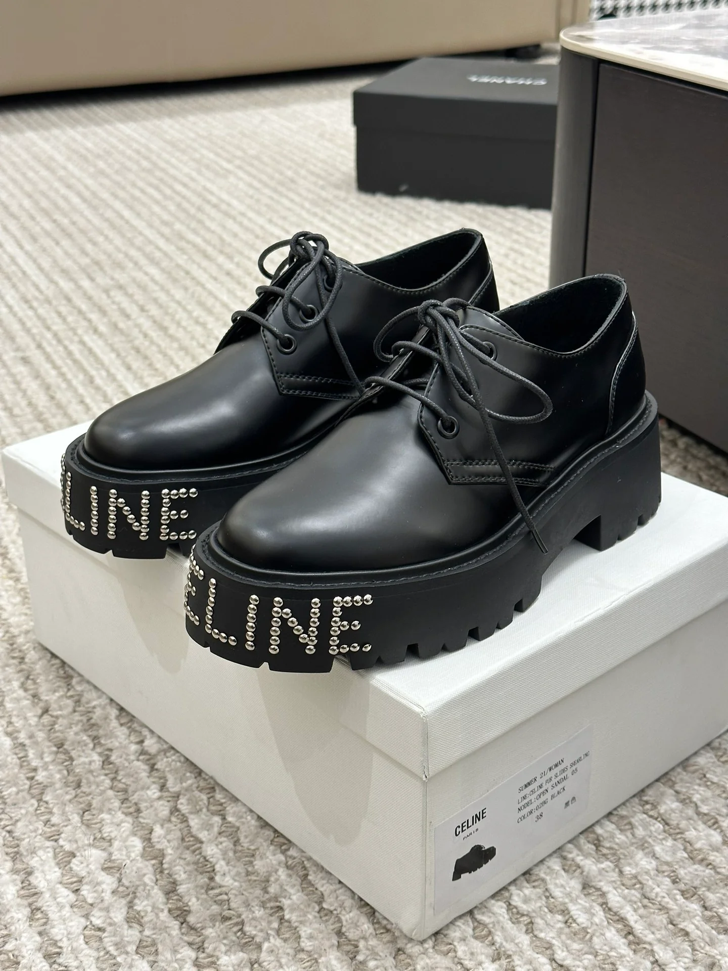 Новинка сезона весна/лето 2023 от Celine - Лоферы на платформе - Матовый черный