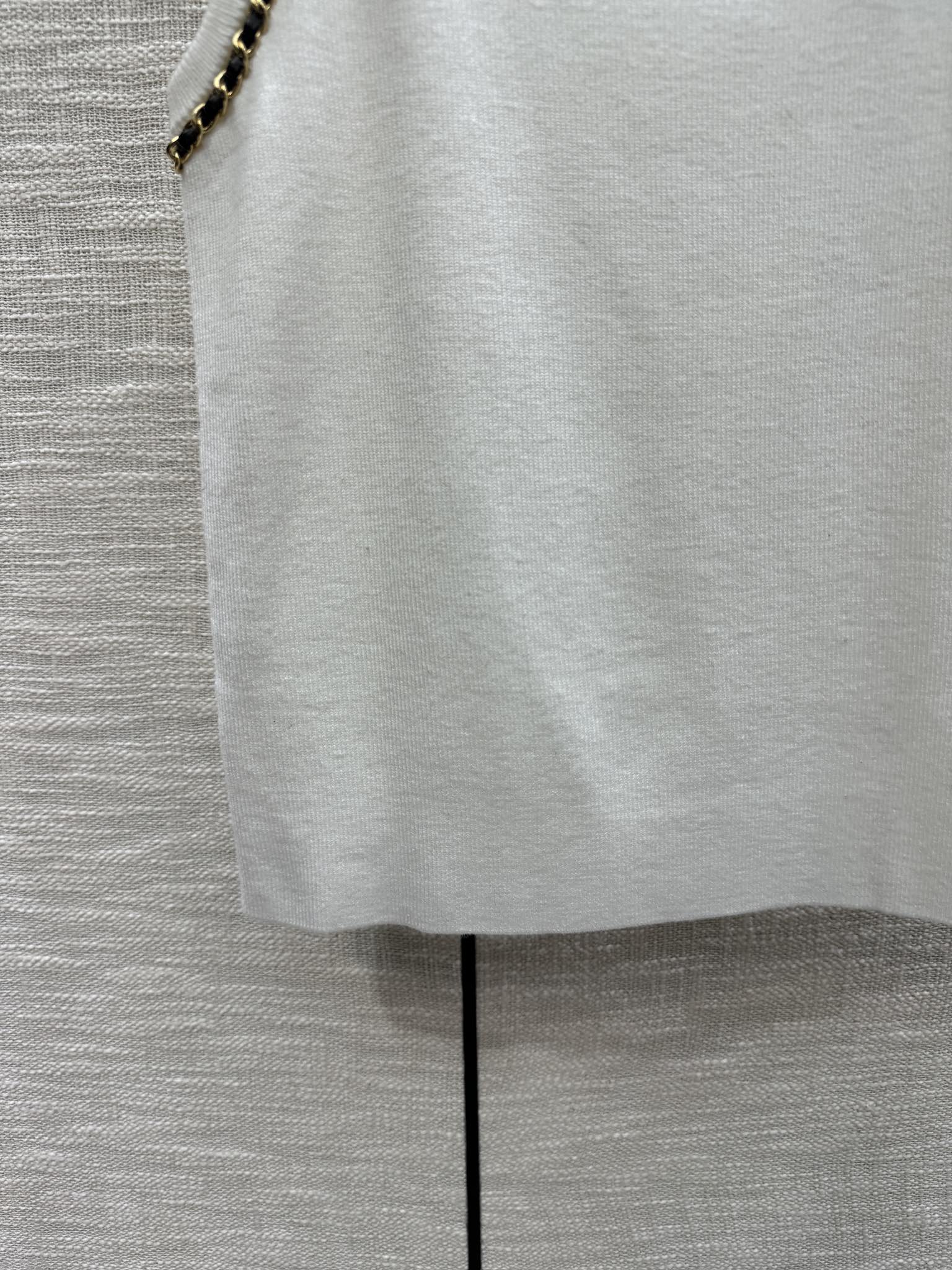 Жилет Chanel 2403 ручной вязки с цепочками - белый