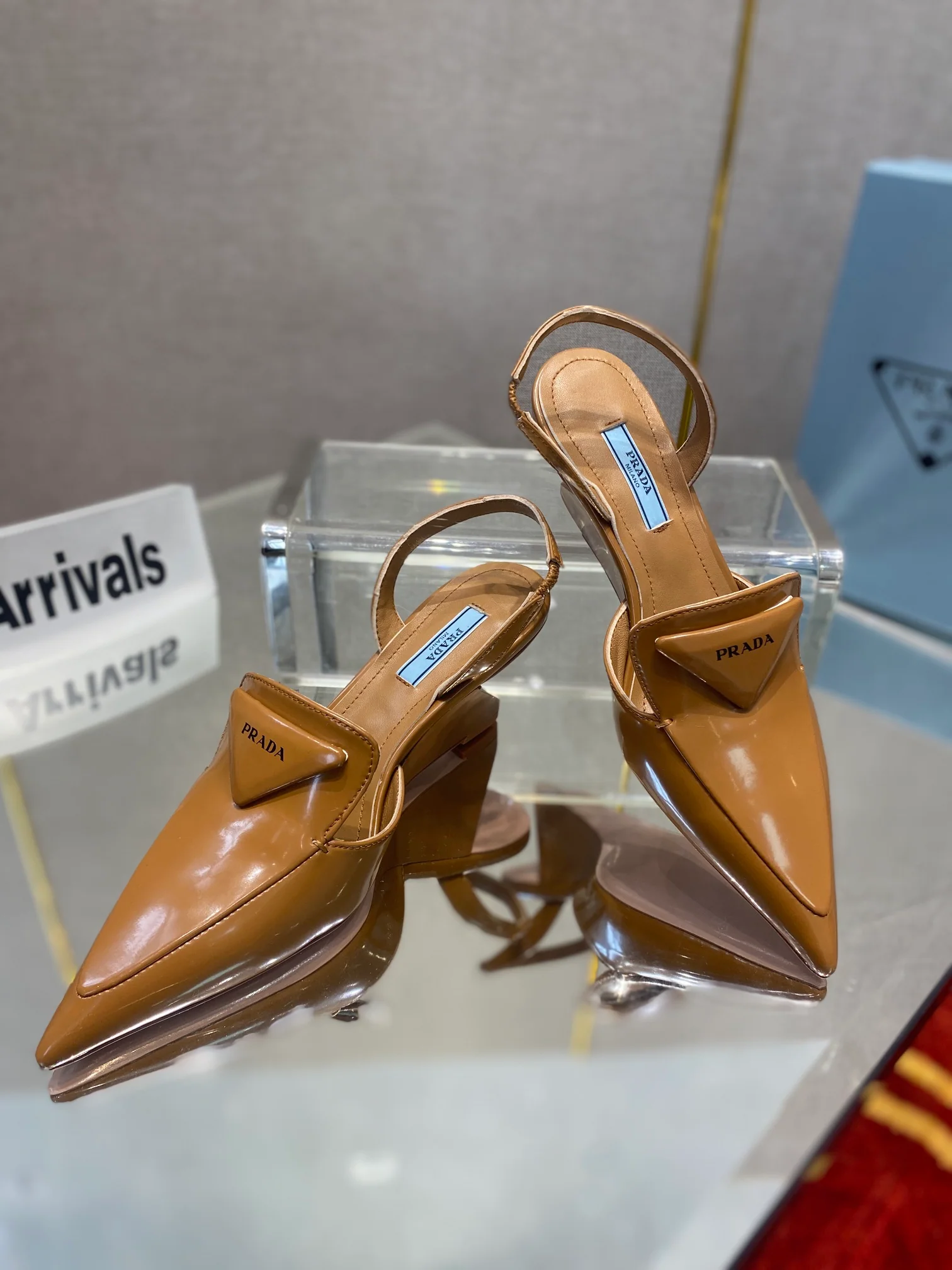 Туфли Prada - Prada - лакированные сандалии на низком каблуке - коричневые