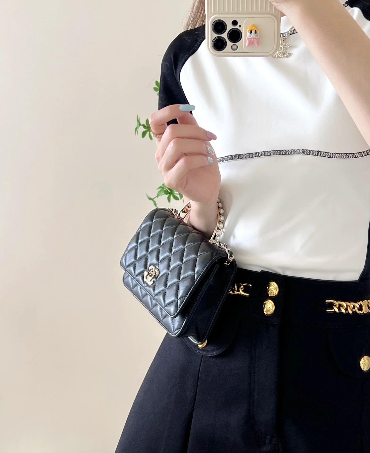 Chanel - Жемчужная сумочка WOC - Черная