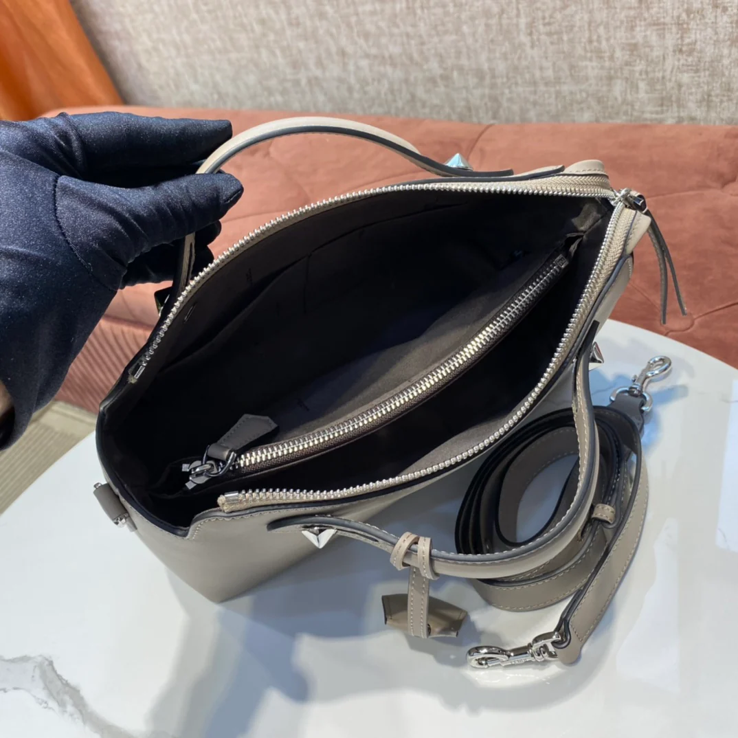 Сумка Fendi by the Way Boston — серая.