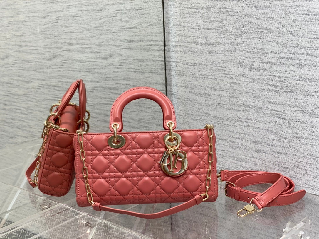 Сумка Dior Lady d Joy — большая — стеганая из овечьей кожи, кораллово-розовый цвет.