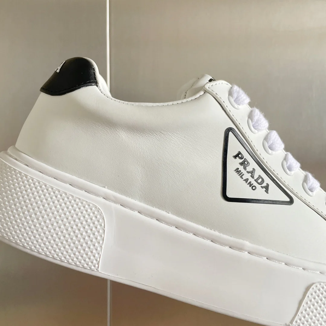 Новые поступления Prada ранней весной 2022 года - Повседневные туфли на платформе - 4