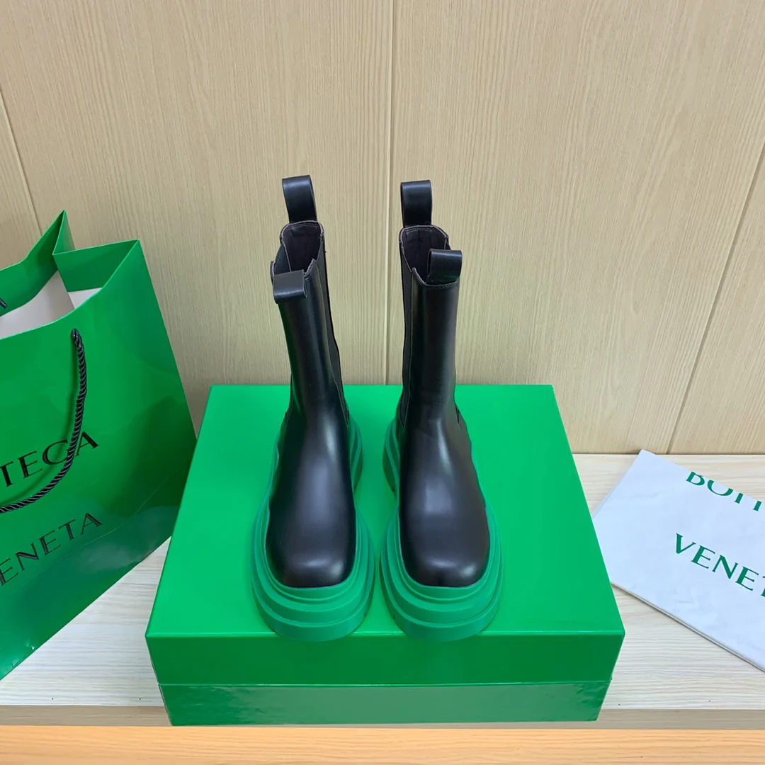 Новые ботинки средней высоты BV-22 из осенне-зимней коллекции - зеленая подошва.