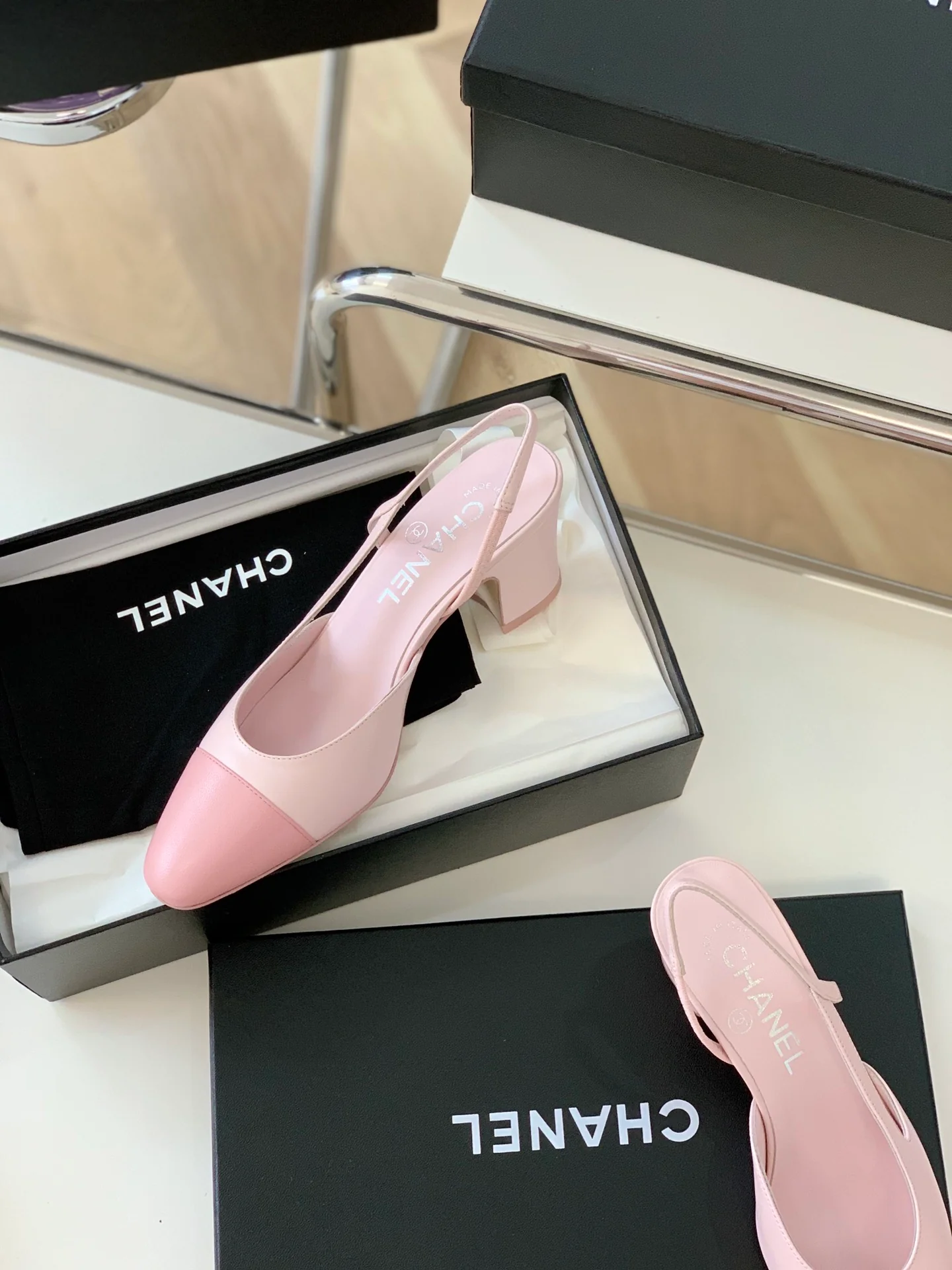 Балетки Chanel с открытой пяткой и массивным каблуком
