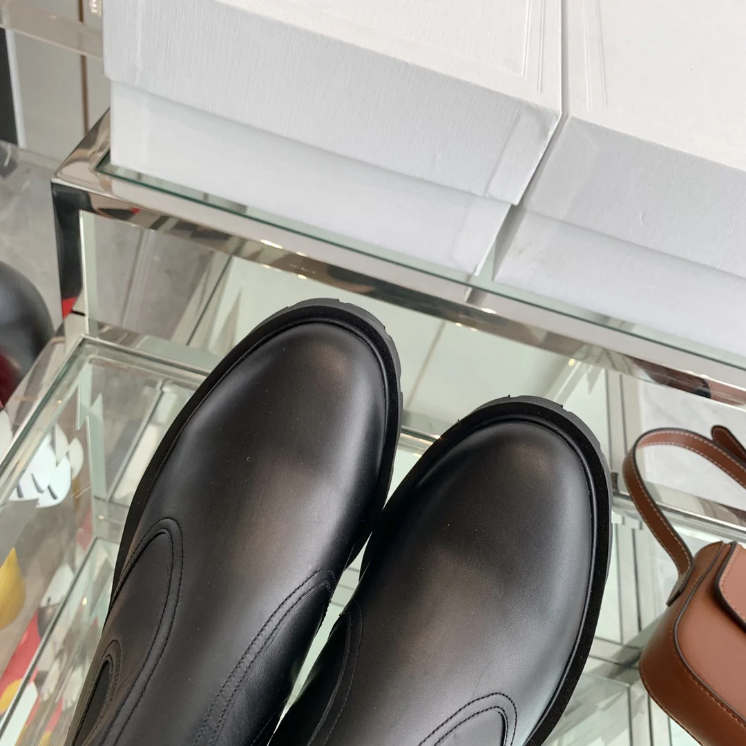 Новые сапоги Celine 2022 года