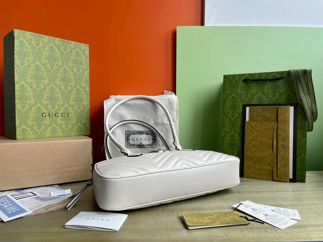 Большая сумка Gucci Marmont - белая.