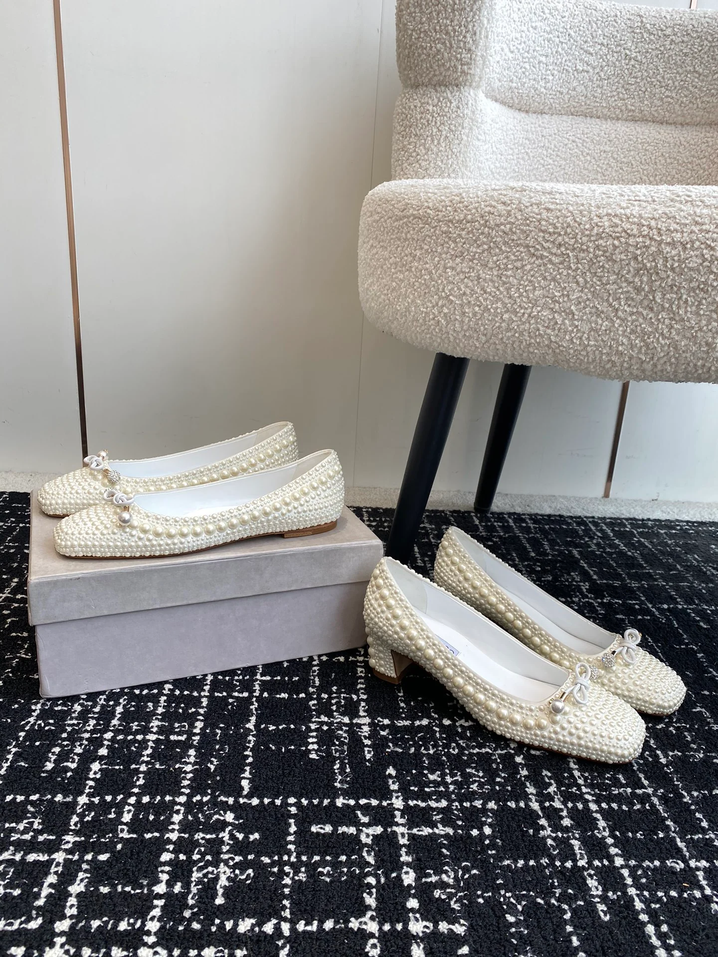 JC Brand - Туфли с квадратным носком и жемчужным принтом - Изображение из коллекции