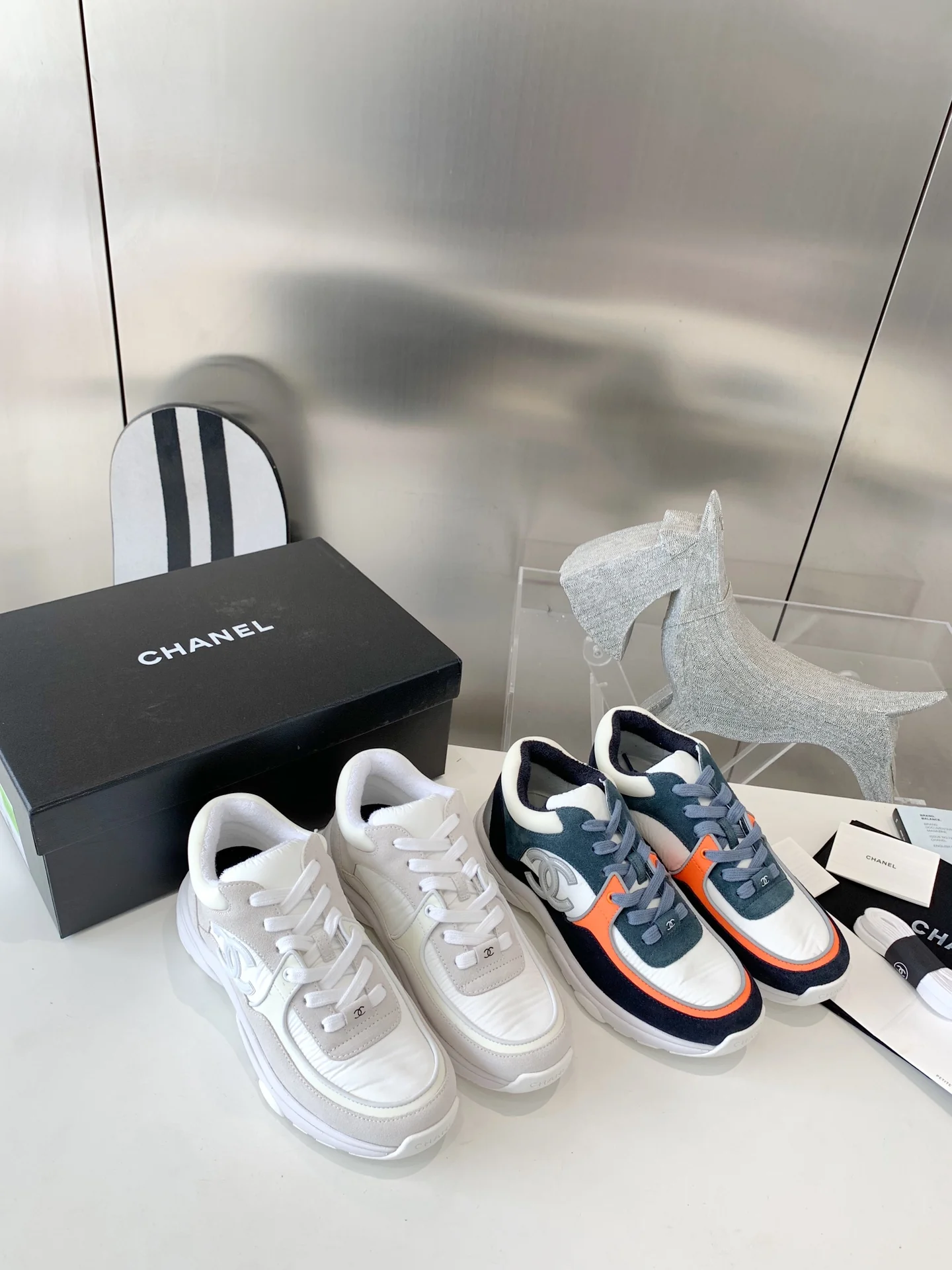 Новинка сезона осень/зима 2022 от Chanel - Спортивные повседневные туфли - Белые