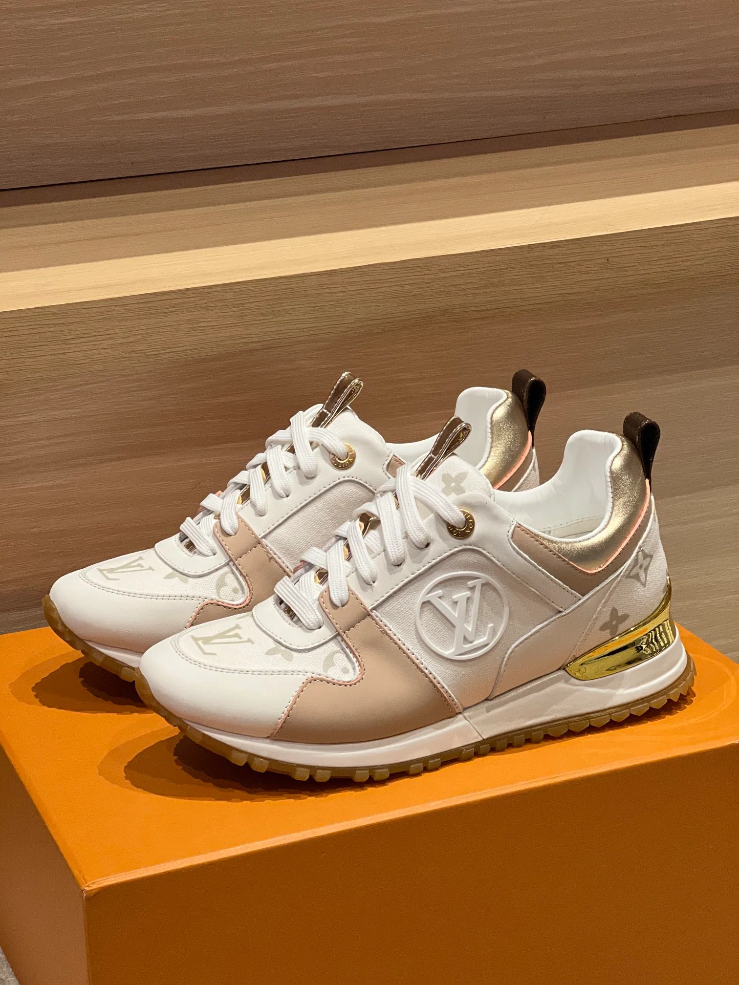 Серия LV Run Away - Повседневные кроссовки - Milk Tea Powder