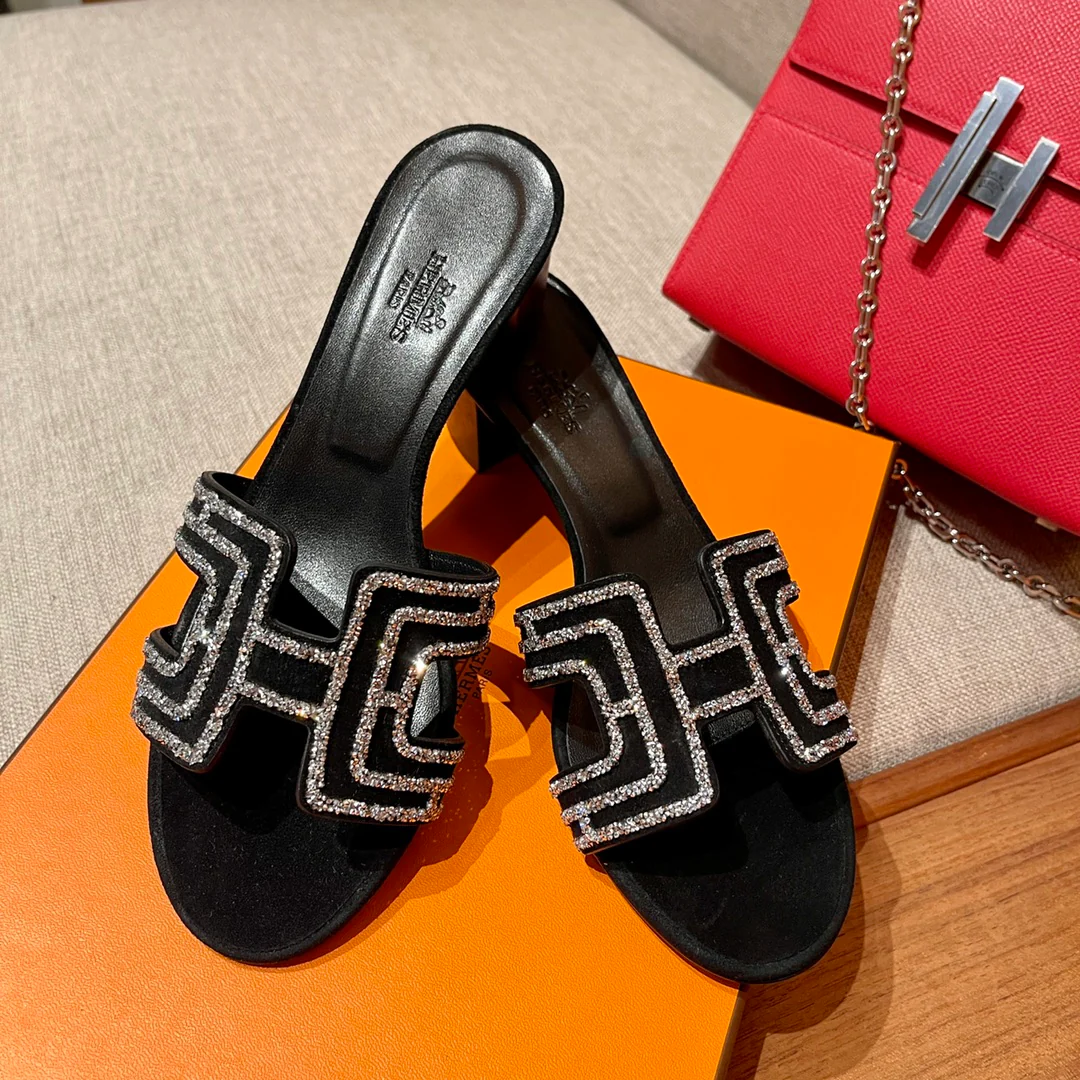 Босоножки Hermes-H на среднем каблуке с бриллиантовой гравировкой-6