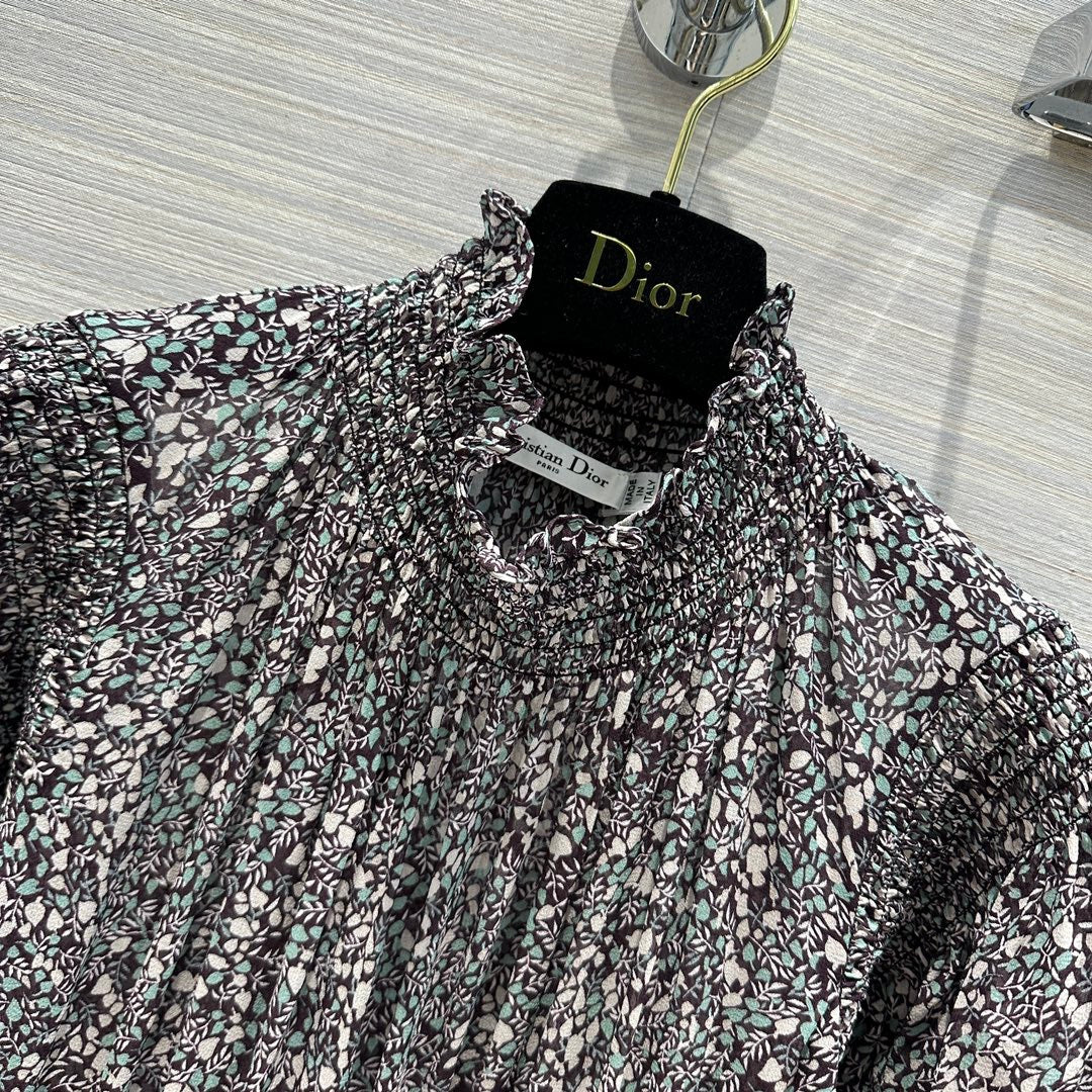 Новинка сезона весна/лето 2024 от Dior: шелковое платье в стиле ретро с абстрактным принтом, вдохновленным Хепберн, — черное.