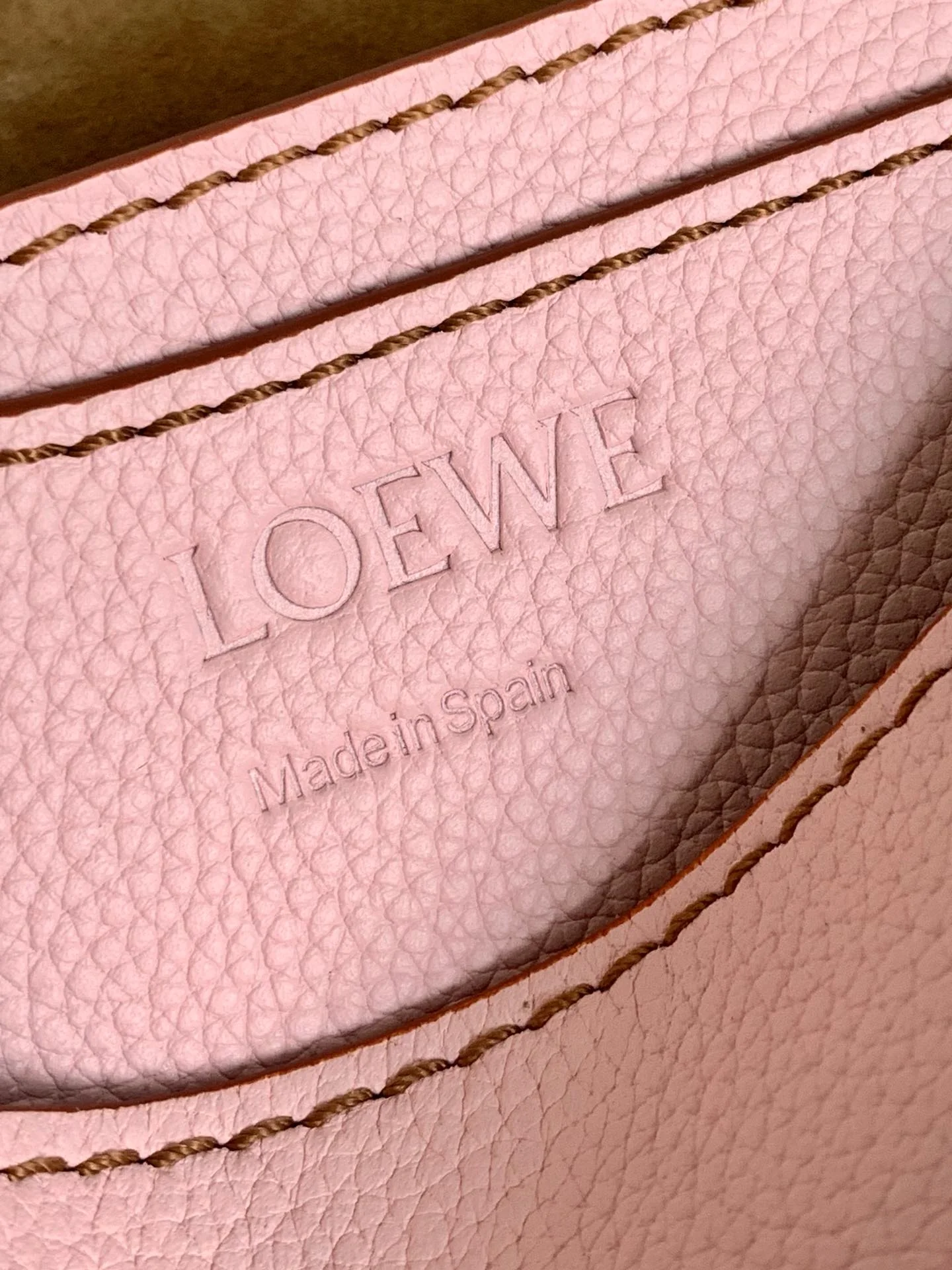 Треугольная сумка Loewe - Мягкая зернистая кожа - Телячья кожа - 4