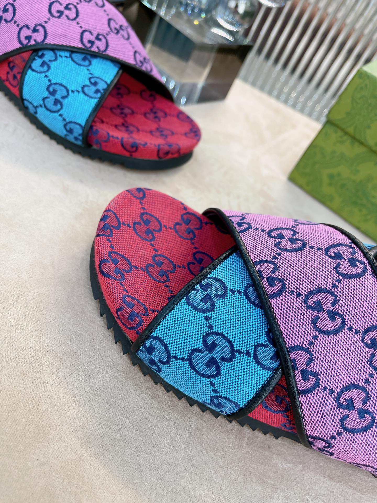 Сандалии Gucci на платформе с перекрестными ремешками - 1