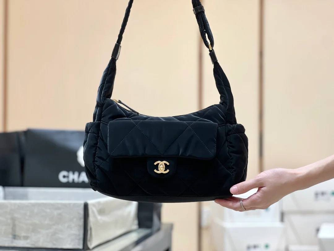 Сумка для лыж Chanel 24n-Coconige, маленькая, черная.