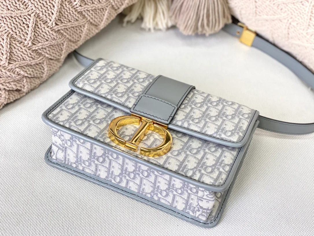 Новинка лета от Chanel - сумка Montaigne - 24 см