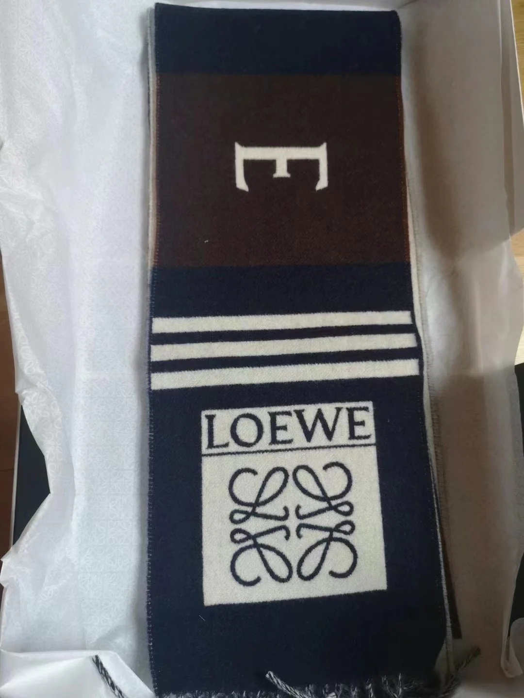 Loewe — Эта модель была изготовлена ??на заказ для витрины бутика в Барселоне.