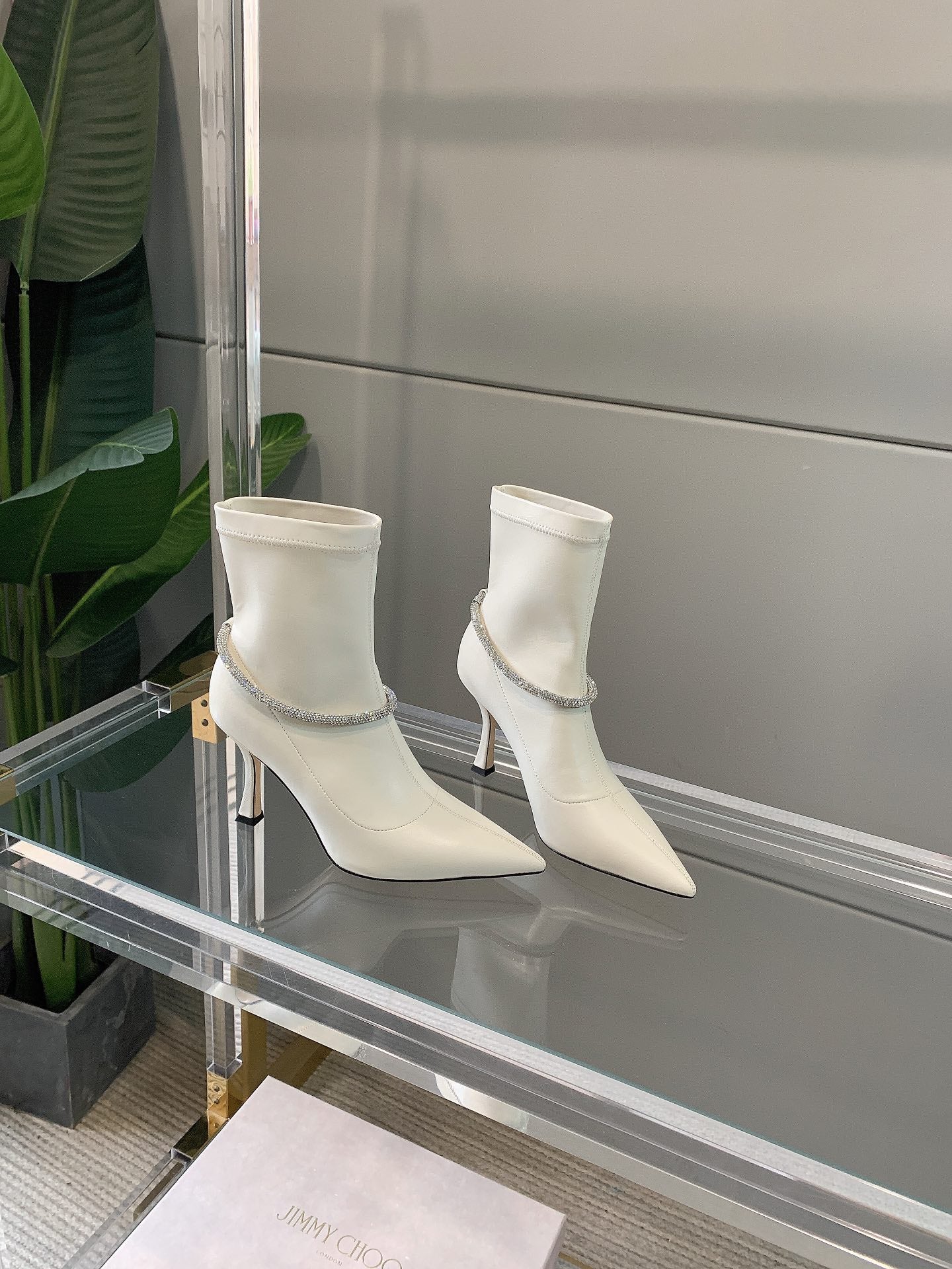 Ботинки Jimmy - Thin Chain Style - на низком каблуке