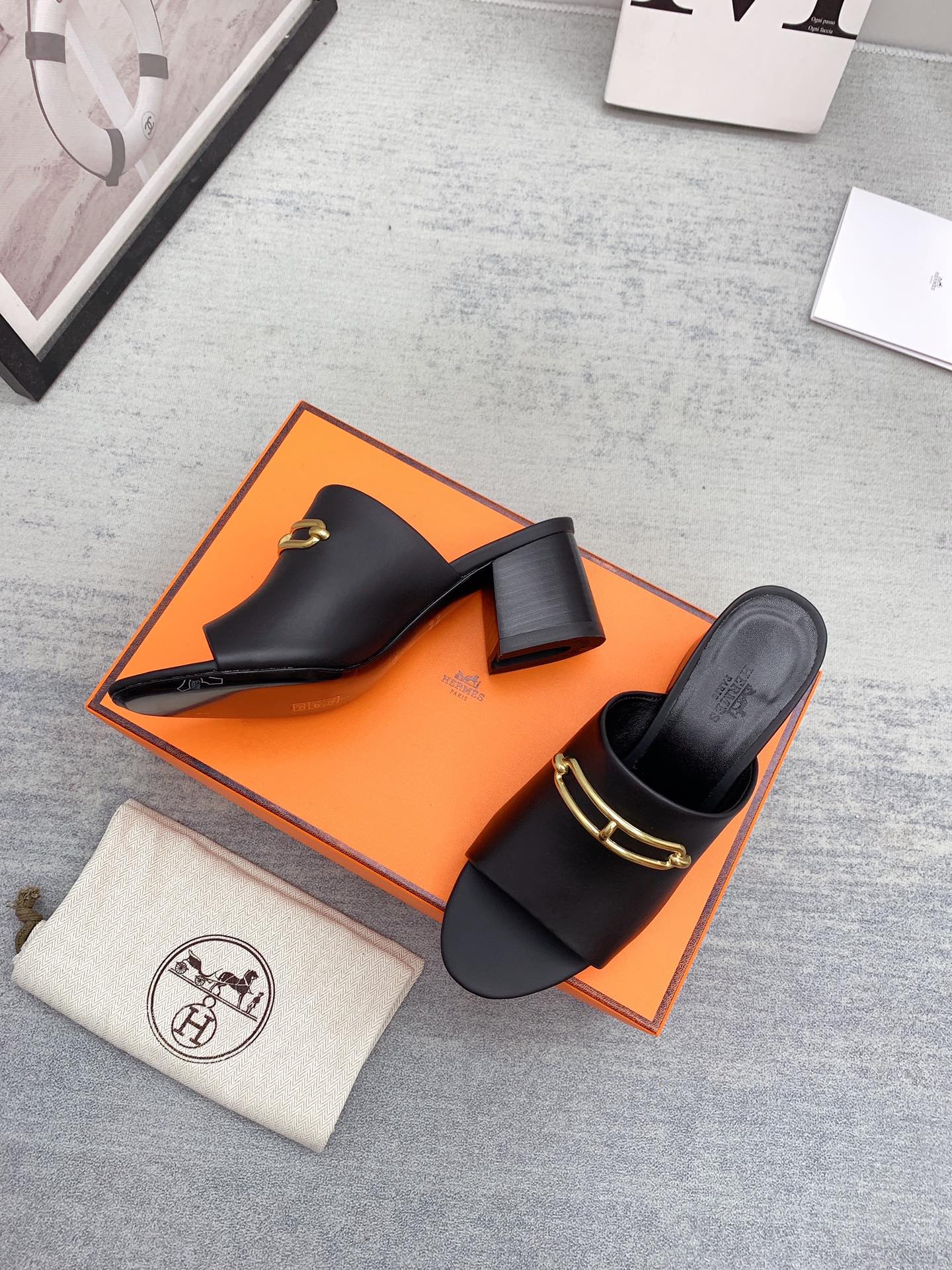 Новинка сезона весна/лето 2022 от Hermes - Высококачественные сандалии на массивном каблуке - 1