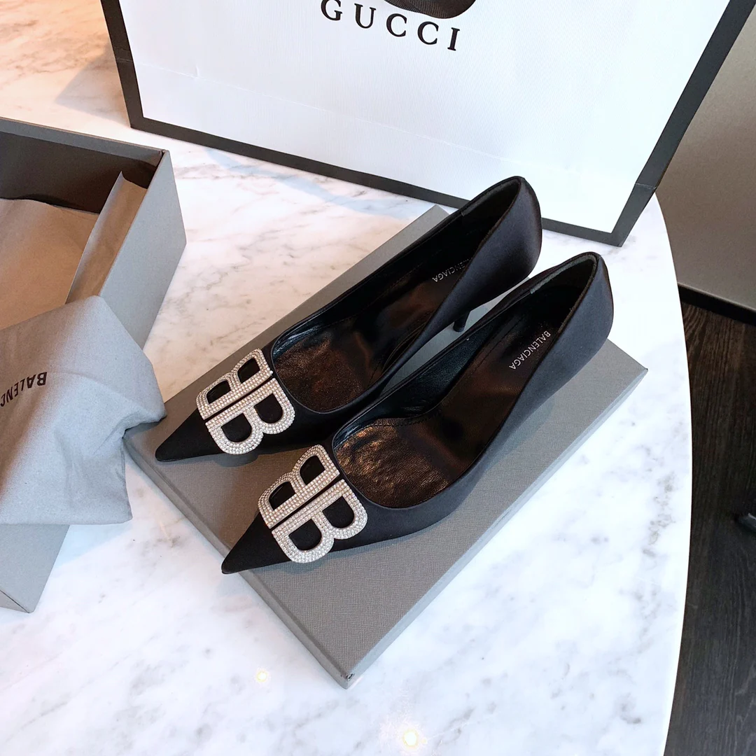 Balenciaga - Туфли на каблуке с острым носком