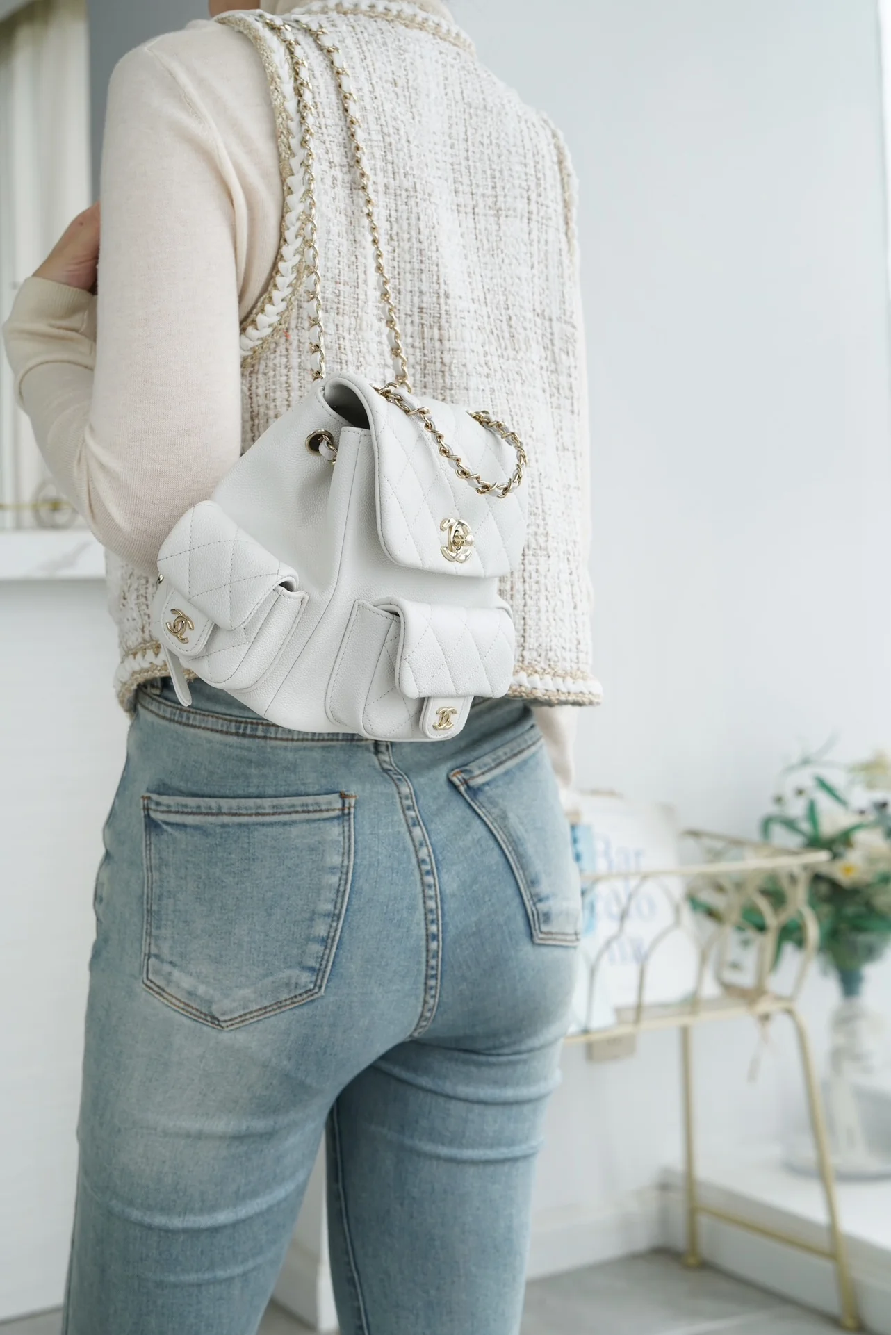 Chanel - Новая маленькая сумка через плечо Tank Duma - Два боковых кармана - Белая