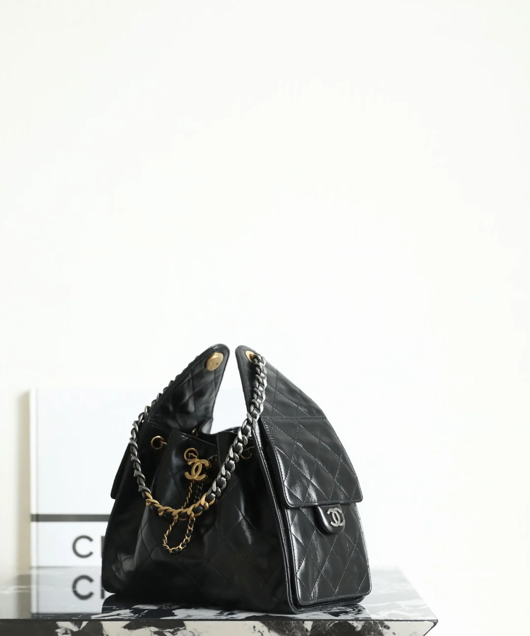 Chanel - ??? - Черный с цепочкой 