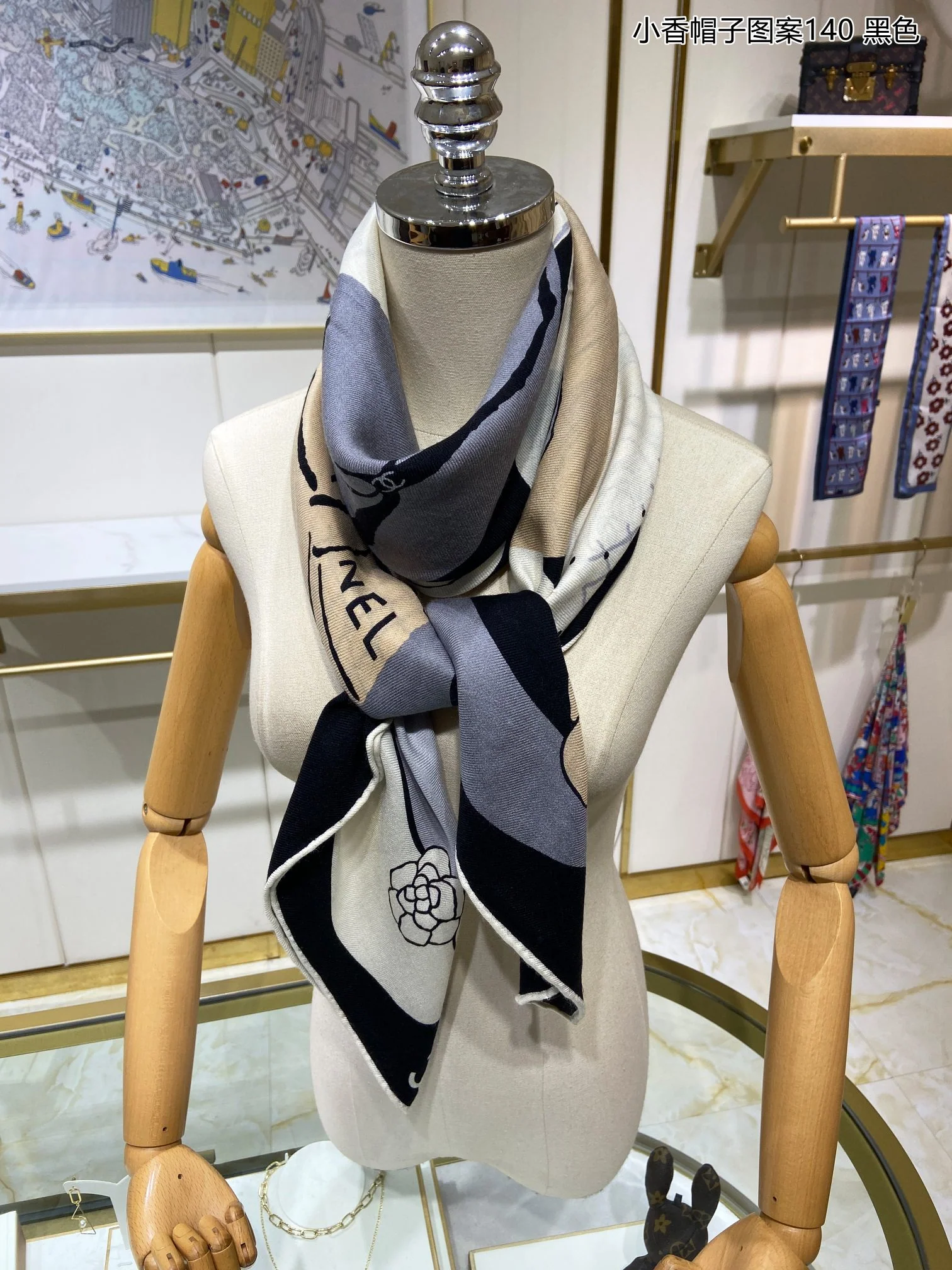 Кашемировый шелковый платок Chanel с узором ?Камелия?, 140 унций.