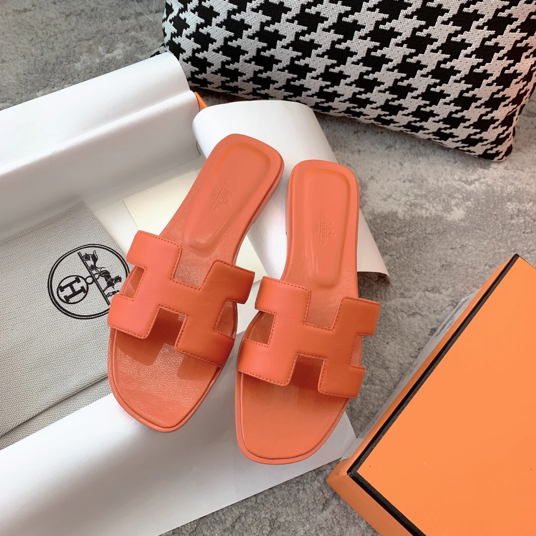 Новинка весны 2022 года от Hermes - плоские тапочки H.