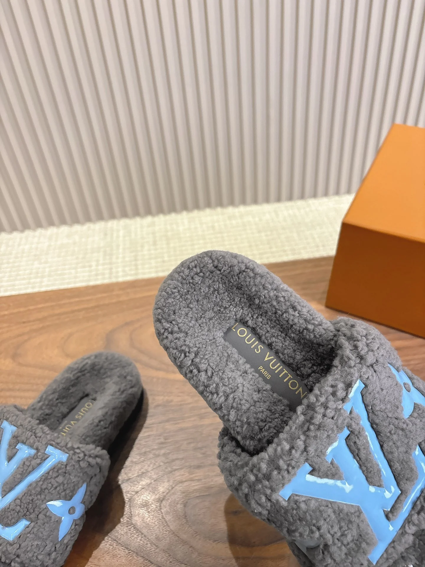 LV-2024 Шерстяные тапочки - Серые