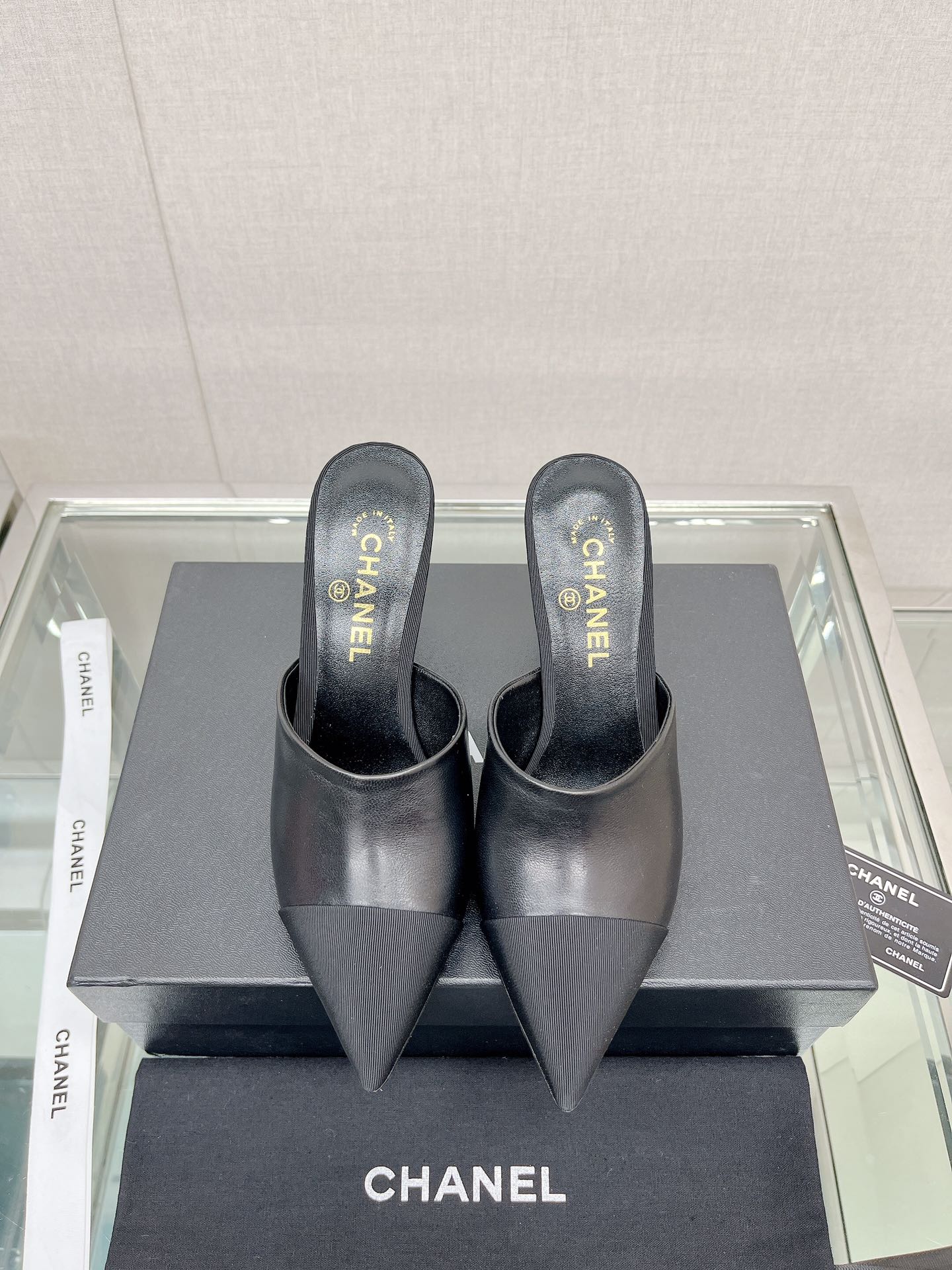 Босоножки на высоком каблуке Chanel Coco Pearl - 8-5 см - черные