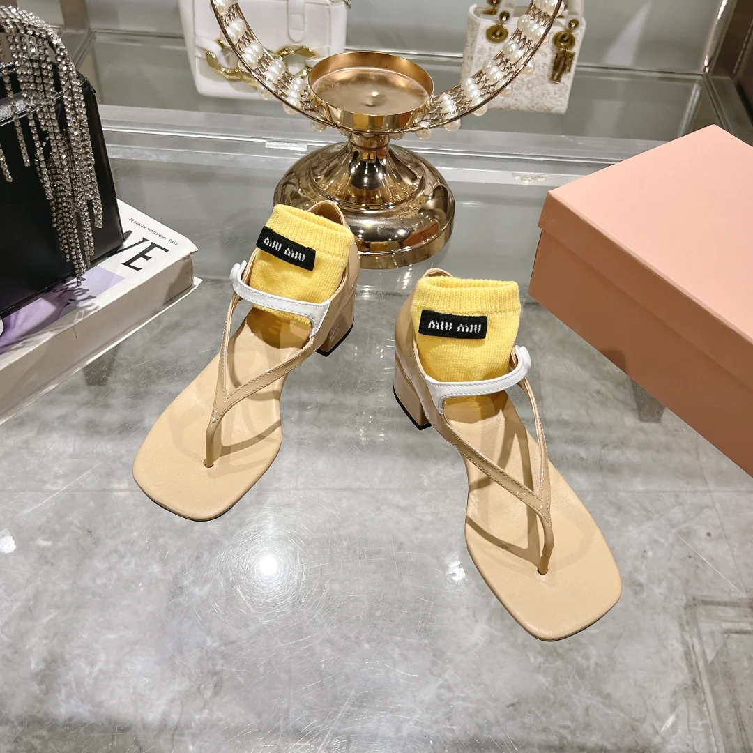 Шлёпанцы Miu Miu 2024 — цвет ?Молочный чай?